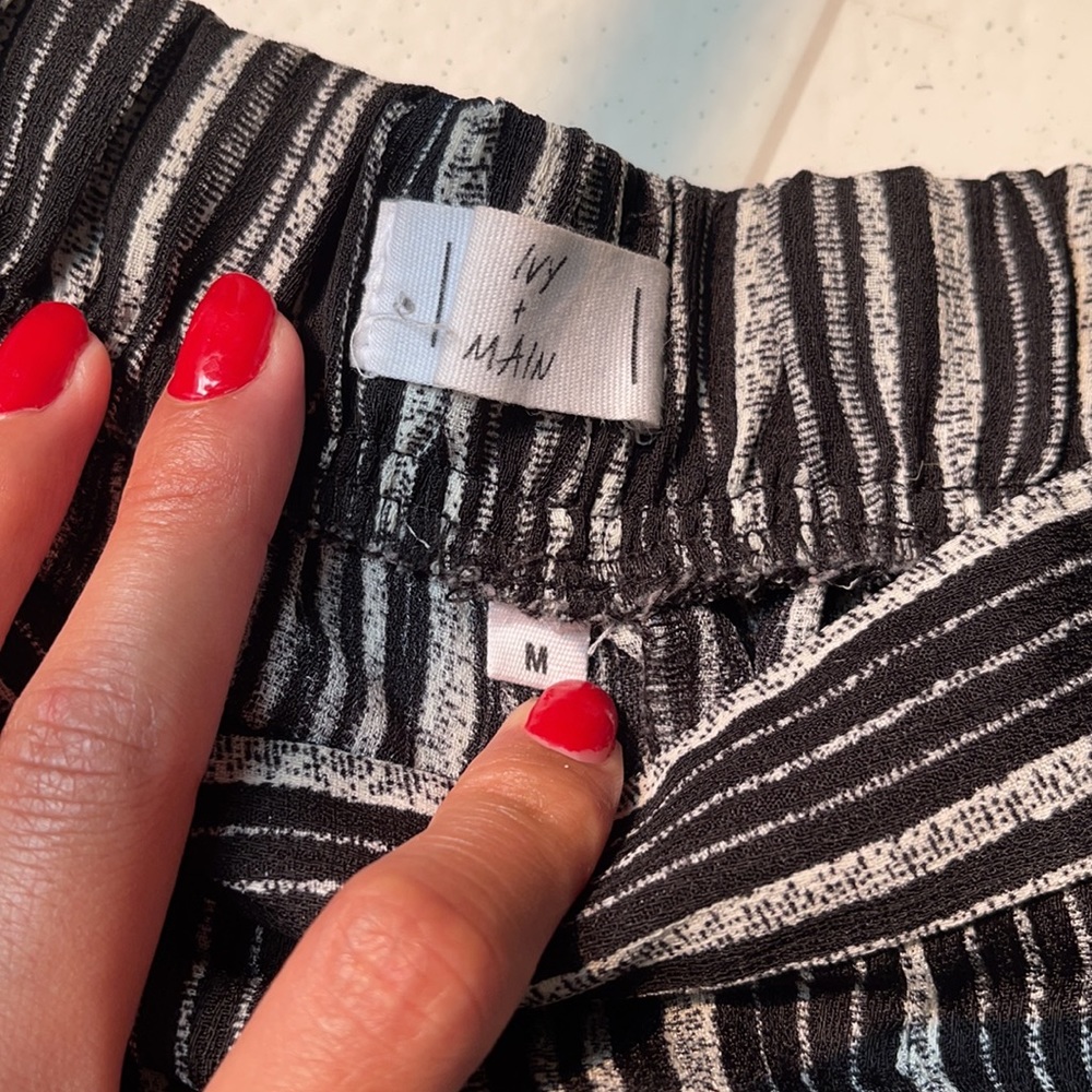 Striped Flowy Pants - Picture 2 of 4